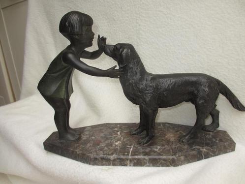 antiek beeld gesigneerd met P Sega klein meisje met hond., Antiek en Kunst, Kunst | Beelden en Houtsnijwerken, Ophalen of Verzenden