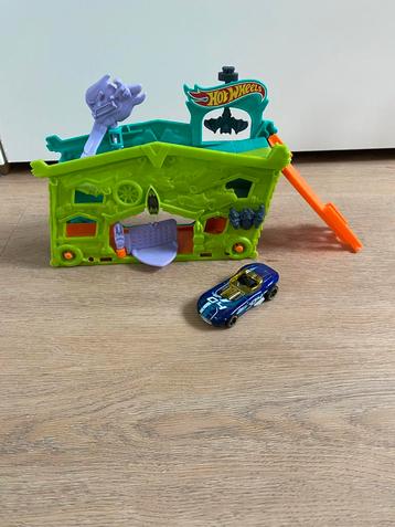 Hot Wheels Ghost Garage Racebaan met Auto beschikbaar voor biedingen