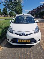 Toyota Aygo 1.0 12V Vvt-i 5DRS 2014 Wit, Voorwielaandrijving, Stof, 4 stoelen, Navigatiesysteem
