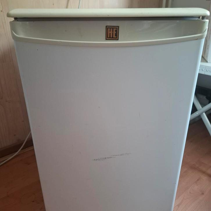 Compacte Camping Koelkast - Past door caravan deur!, Witgoed en Apparatuur, Koelkasten en IJskasten, Gebruikt, Zonder vriesvak