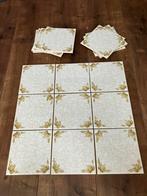 Vintage witte geglazuurde wandtegels met motief., Doe-het-zelf en Verbouw, Tegels, Ophalen of Verzenden, Zo goed als nieuw