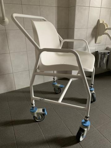 Douche stoel met wielen beschikbaar voor biedingen