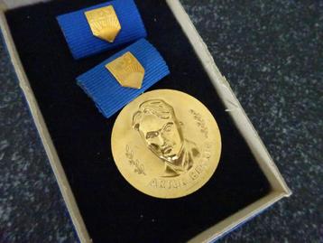 DDR:  Artur Becker Medaille  FDJ  (gouden uitvoering) beschikbaar voor biedingen