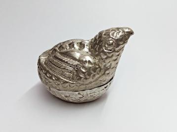 Betel of sirih doosje, Cambodja, vogel verzilverd. Azië beschikbaar voor biedingen