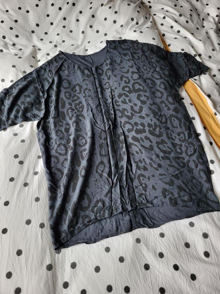 NIEUW! Grijze tuniek XL met pantervlekken, Kleding | Dames, Blouses en Tunieken, Nieuw, Maat 46/48 (XL) of groter, Grijs, Ophalen of Verzenden