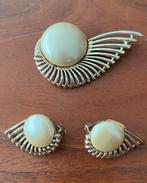 Vintage goudkleurige broche en oorknoppen. Sarah Coventry, Overige materialen, 4 tot 7 cm, Ophalen of Verzenden, Zo goed als nieuw