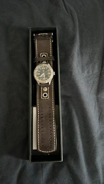 Mercedes horloge in doos  beschikbaar voor biedingen