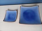 Twee vierkante borden in heel mooi blauwe kleur, Huis en Inrichting, Keuken | Servies, Bord(en), Ophalen of Verzenden