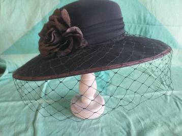 Dameshoed beschikbaar voor biedingen