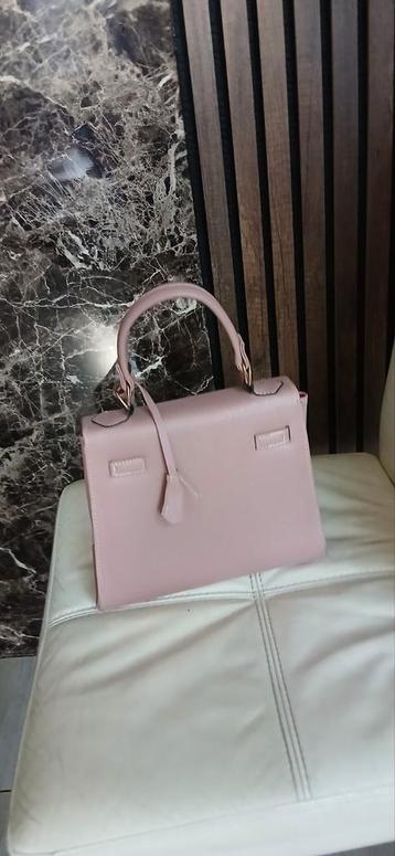 Tassen  beschikbaar voor biedingen