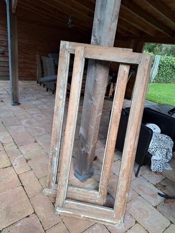 Houten kozijnen, ter decoratie. beschikbaar voor biedingen