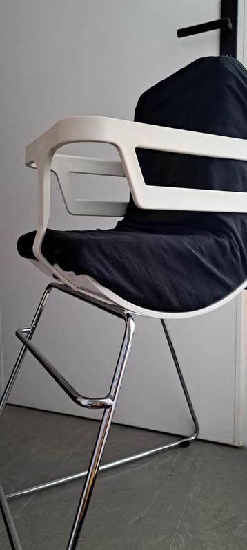 BRIO designer kinderstoel / eetafelstoel.  beschikbaar voor biedingen