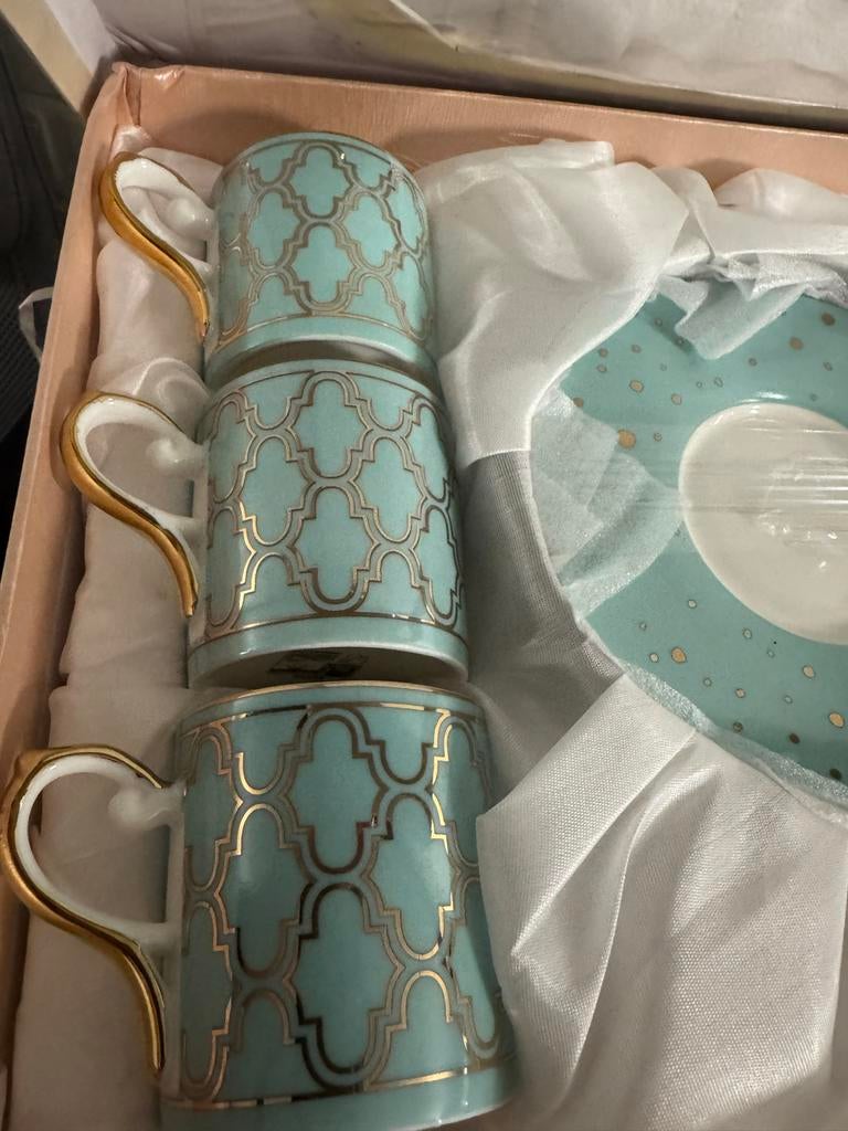 Wempe & Wempe | Bisto Set, Bestaand Uit 3 Theekop En Schotels En 3 Gebakschotels O Kopjes 88 Cm Hoog 54 Cm