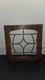 Glas in lood raampje met houtsnijwerk, Ophalen