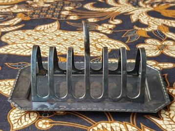Mooi oud silverplate tweedelig toastrek uit Engeland 18,8 cm beschikbaar voor biedingen