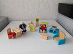 Houten poppenhuis meubeltjes en twee popjes 🏠, Ophalen of Verzenden, Gebruikt, Poppenhuis