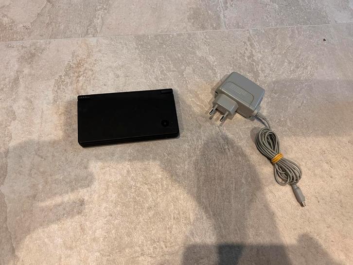 Nintendo Dsi zwart met lader, Spelcomputers en Games, Spelcomputers | Nintendo DS, Gebruikt, Dsi, Zwart, Ophalen of Verzenden