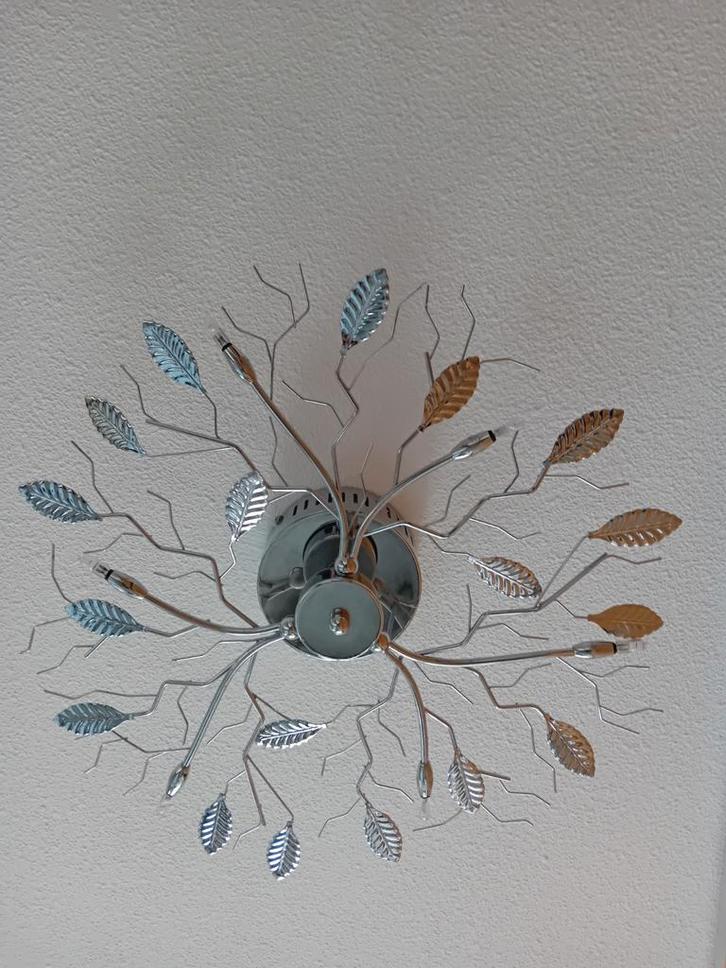 Moderne Plafondlamp met Bladmotief, Huis en Inrichting, Lampen | Plafondlampen, Zo goed als nieuw, Metaal, Ophalen