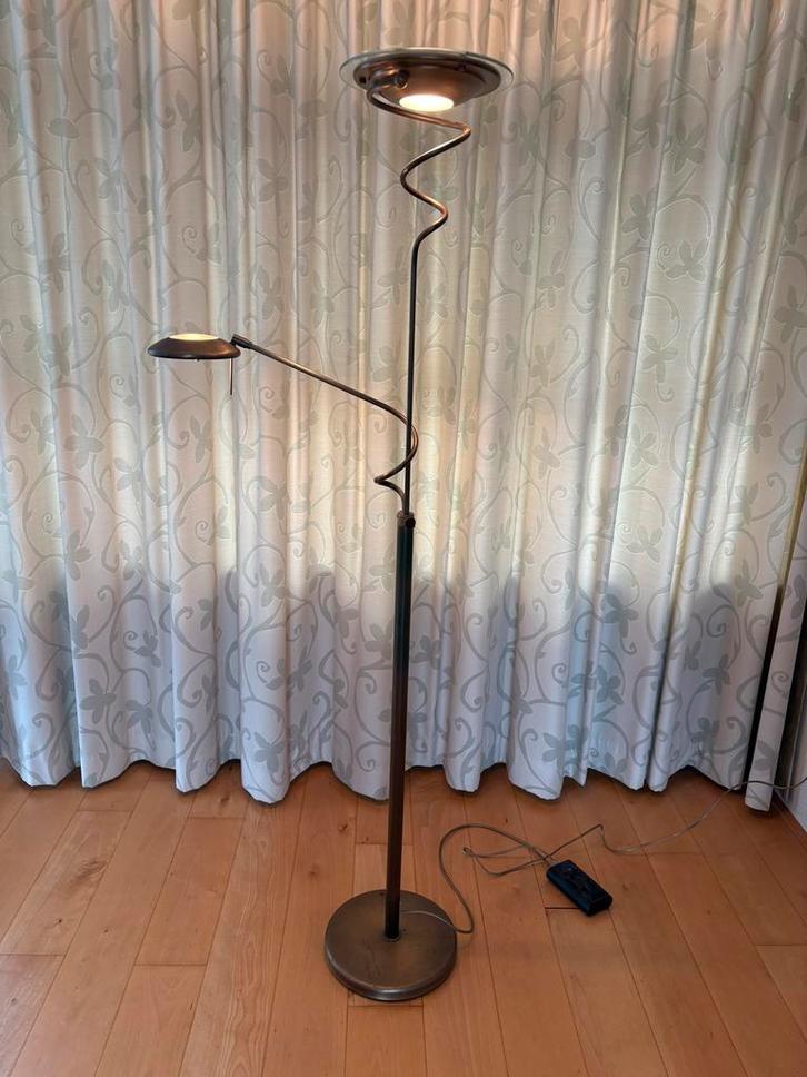 Stijlvolle Staande Lamp met Leeslamp, Huis en Inrichting, Lampen | Vloerlampen, Gebruikt, 150 tot 200 cm, Overige materialen, Ophalen of Verzenden