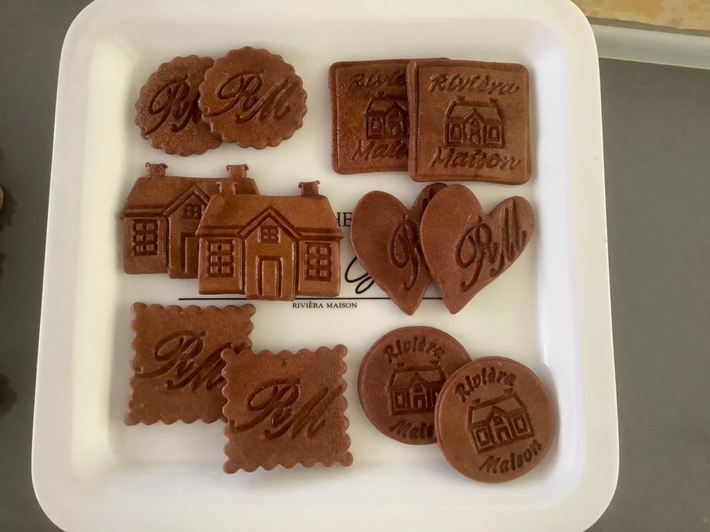 Bruine brocante sier koekjes met Riviera Maison logo., Huis en Inrichting, Woonaccessoires | Overige, Nieuw, Ophalen