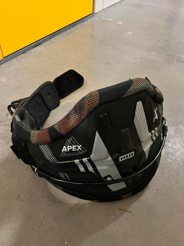 ION Apex 8 Kitesurf Trapeze (2022) - Maat M (50), Watersport en Boten, Kitesurfen, Ophalen of Verzenden