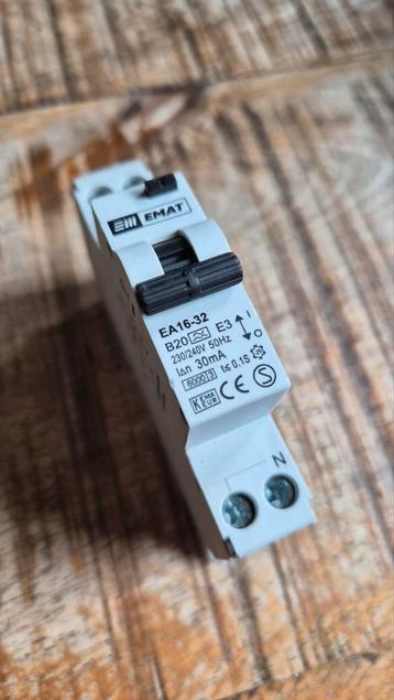 Emat B20 EA16-32 Installatieautomaat beschikbaar voor biedingen