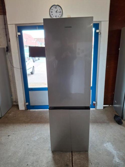 Jonge Samsung koel-vriescombinatie no frost met garantie, Witgoed en Apparatuur, Koelkasten en IJskasten, Zo goed als nieuw, Met aparte vriezer