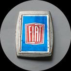 Zeldzame FIAT pin, rood/blauw, Verzamelen, Speldjes, Pins en Buttons, Transport, Speldje of Pin, Zo goed als nieuw, Verzenden