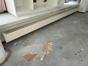 Vasco radiatoren 2 stuks (330x14x13 en 240x13x14) beschikbaar voor biedingen