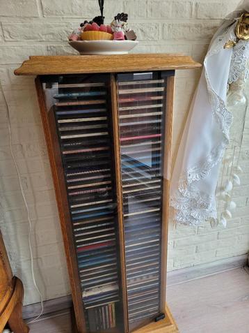 cd met meubel beschikbaar voor biedingen