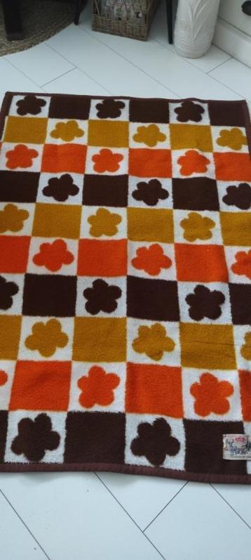 Vintage babydeken bruin geel oranje wit beschikbaar voor biedingen