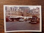 oude foto jaren 60 Ieper Grote Markt oldtimer auto VW busje, 1960 tot 1980, Foto, Zo goed als nieuw, Verzenden