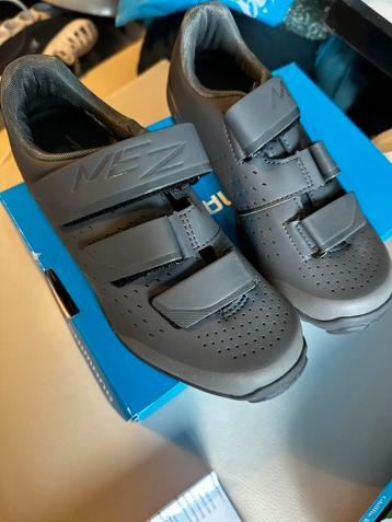 Dames Shimano wielren schoenen beschikbaar voor biedingen