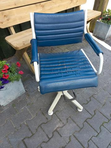 Kappersstoel beschikbaar voor biedingen
