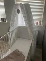 Ledikant met hemel en matrasje, Kinderen en Baby's, Kinderkamer | Complete kinderkamers, Ophalen of Verzenden, Zo goed als nieuw