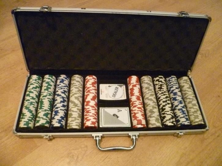 Poker set 500 fiches + 1x poker-cards deck, Hobby en Vrije tijd, Gezelschapsspellen | Kaartspellen, Gebruikt, Ophalen