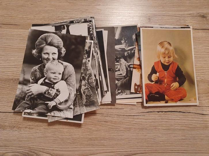 Verzameling Ansichtkaarten Koninklijk Huis jaren 30-80, Verzamelen, Koninklijk Huis en Royalty, Zo goed als nieuw, Kaart, Foto of Prent