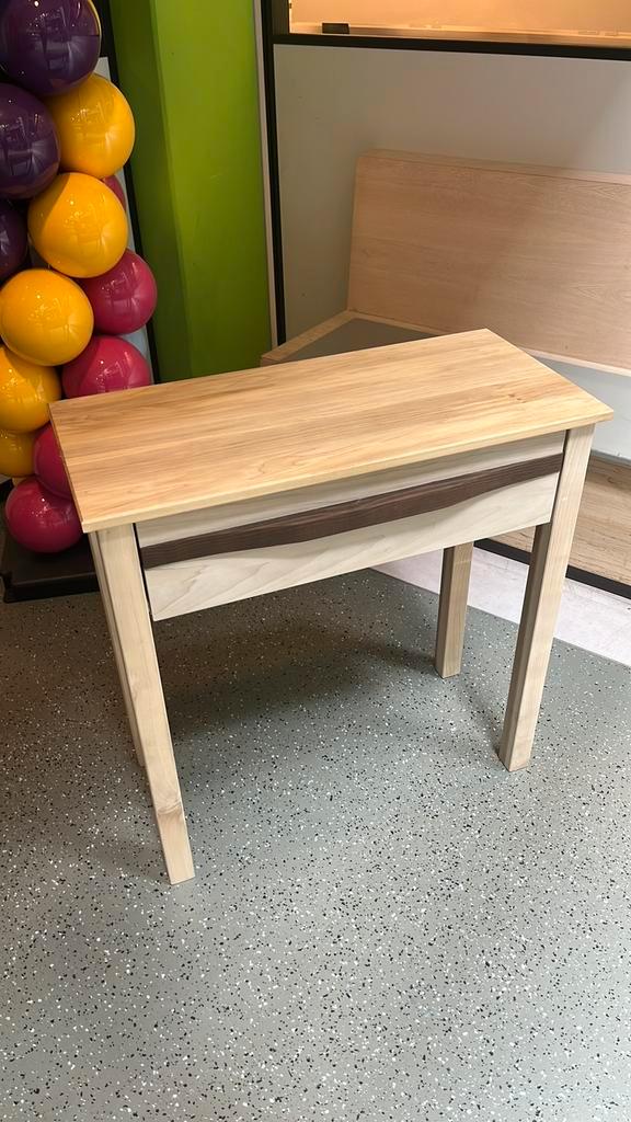 Side table, Kinderen en Baby's, Kinderkamer | Tafels en Stoelen, Zo goed als nieuw, Tafel(s) en Stoel(en), Ophalen