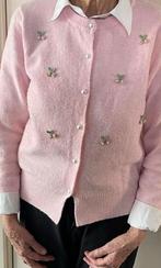 Nieuw roze vest met parel applicatie, Kleding | Dames, Truien en Vesten, Ophalen of Verzenden, Nieuw, Maat 42/44 (L), Roze