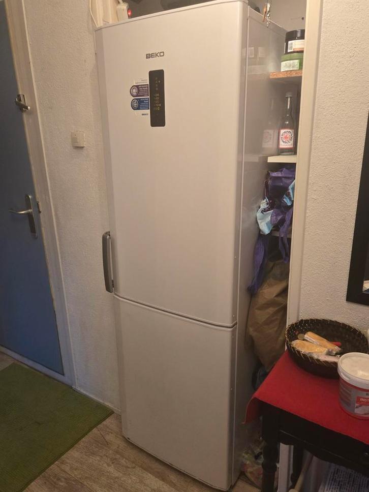 Ruime Beko Koelkast met Vriesvakken & Touchpanel, Witgoed en Apparatuur, Koelkasten en IJskasten, Zo goed als nieuw, Met vriesvak