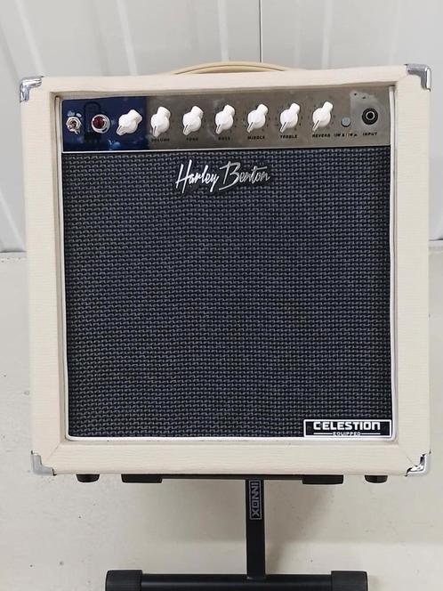 Harley Benton Tube 15 guitar amp + cover + stand, Muziek en Instrumenten, Versterkers | Bas en Gitaar, Zo goed als nieuw, Minder dan 50 watt