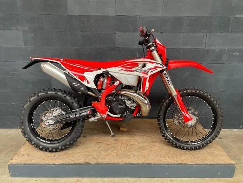 Beta RR X-PRO 300 2T 2025, 86km ZGAN enduro 2 takt 300cc BTW, Motoren, Motoren | Overige merken, Bedrijf, Enduro, 12 t/m 35 kW