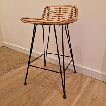 2 Rotan Barkrukken met Metalen Poten - Zithoogte 65cm beschikbaar voor biedingen