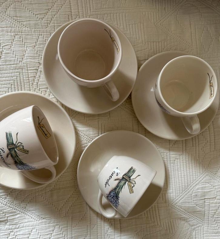 Lavendel kop en schotels van Jet ter Steege 4 stuks zgan, Huis en Inrichting, Keuken | Servies, Zo goed als nieuw, Kop(pen) en/of Schotel(s)