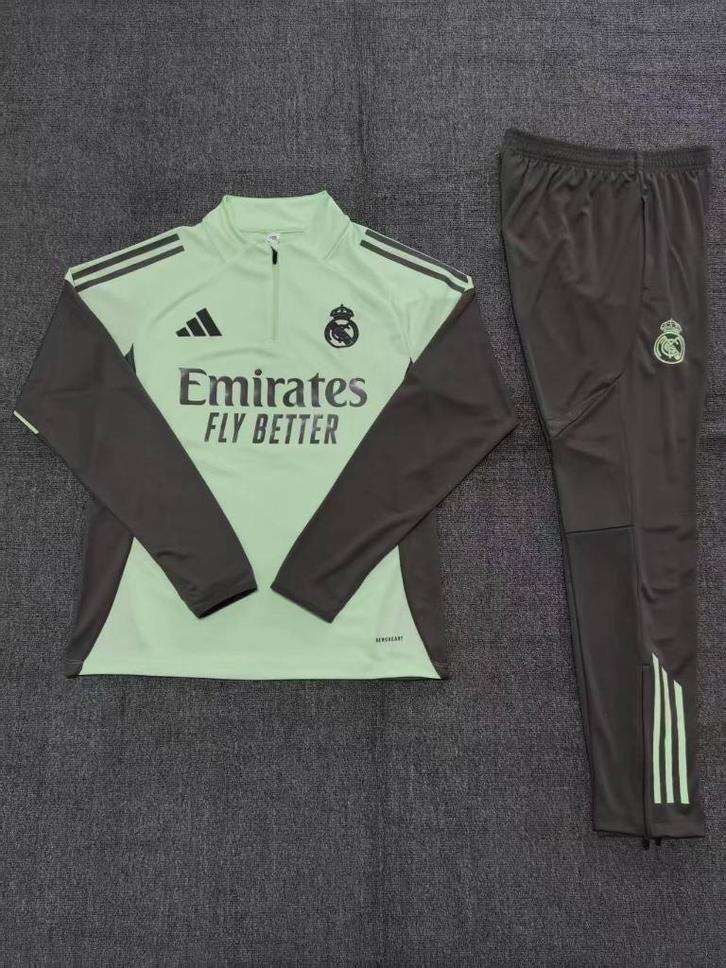 Real Madrid kids trainingspak 2025-2026, Sport en Fitness, Voetbal, Nieuw, Trainingspak, Maat XS of kleiner, Ophalen of Verzenden