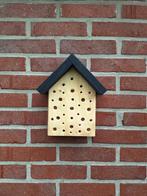 Ambachtelijk Insectenhotel – Handgemaakt & Duurzaam 🐝🌿, Bijen
