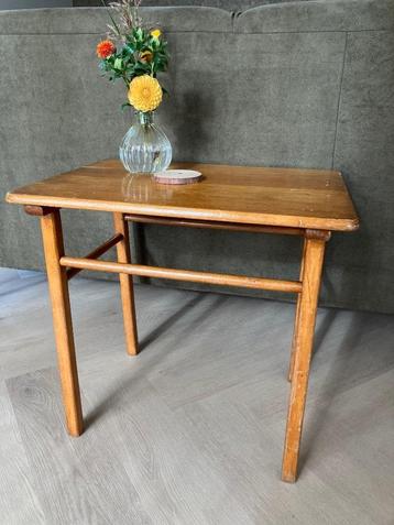 Vintage Scandinavisch tafeltje  beschikbaar voor biedingen