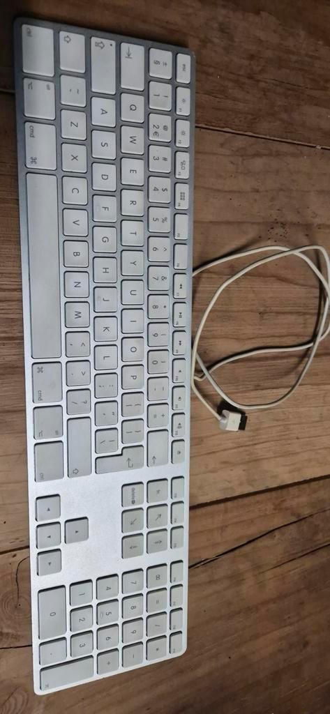 Apple Keyboard toetsenbord A1243 - Bedraad Toetsenbord, Computers en Software, Toetsenborden, Gebruikt, Qwerty, Bedraad, Multimediatoetsen