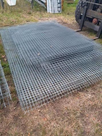 Bouwstaalmatten netten. Hondenkennel, kippenren. beschikbaar voor biedingen