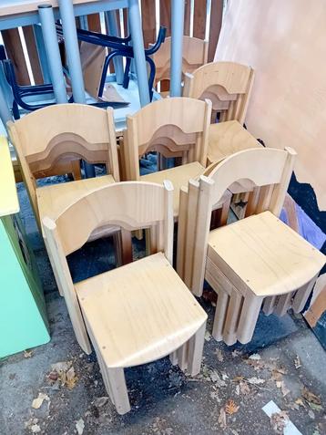 Houten Kleuterstoeltjes - 25 stuks beschikbaar voor biedingen